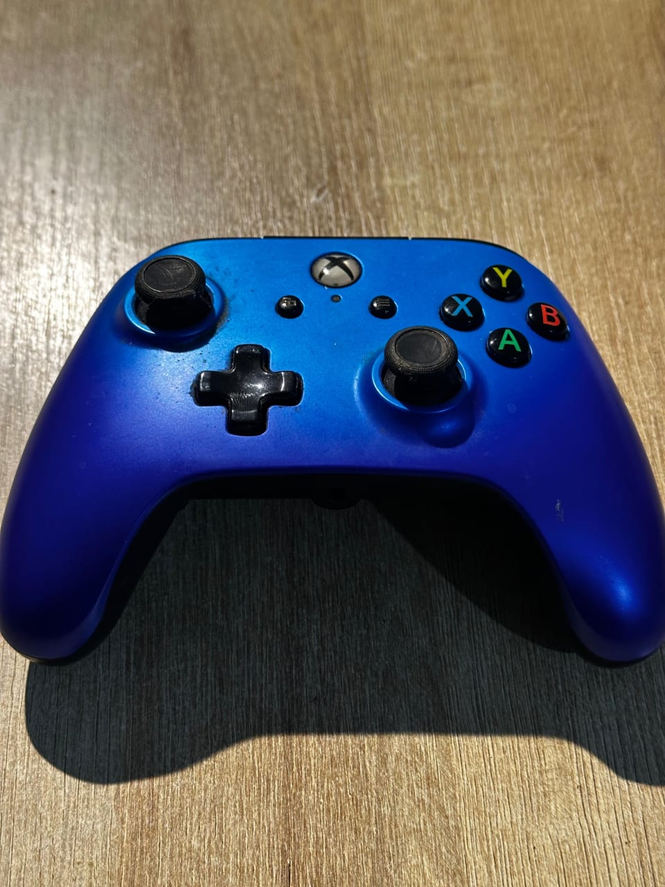 Mando Xbox azul con cable