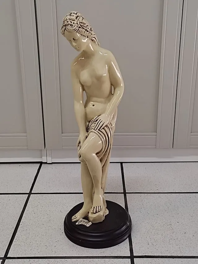 Estatua Bañista Santini 30cm