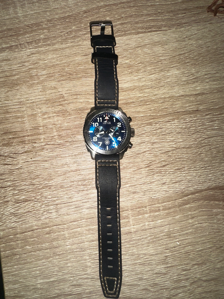 Reloj lotus azul
